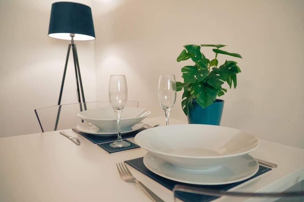 Modern 2 Bed Apartment Near City Centre Chelmsford Dış mekan fotoğraf