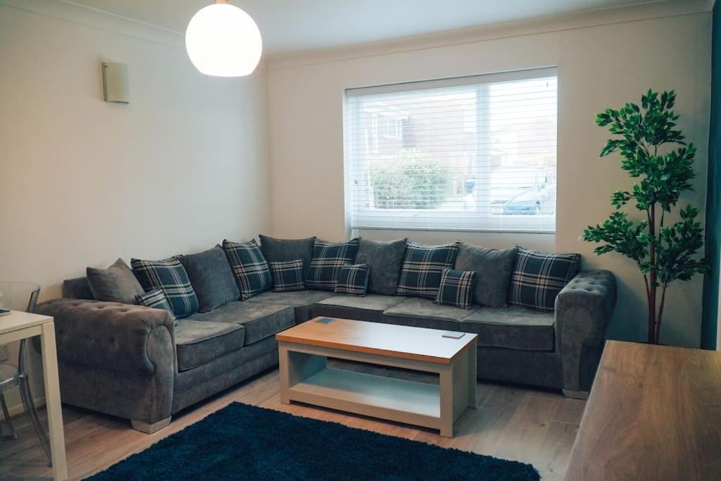 Modern 2 Bed Apartment Near City Centre Chelmsford Dış mekan fotoğraf
