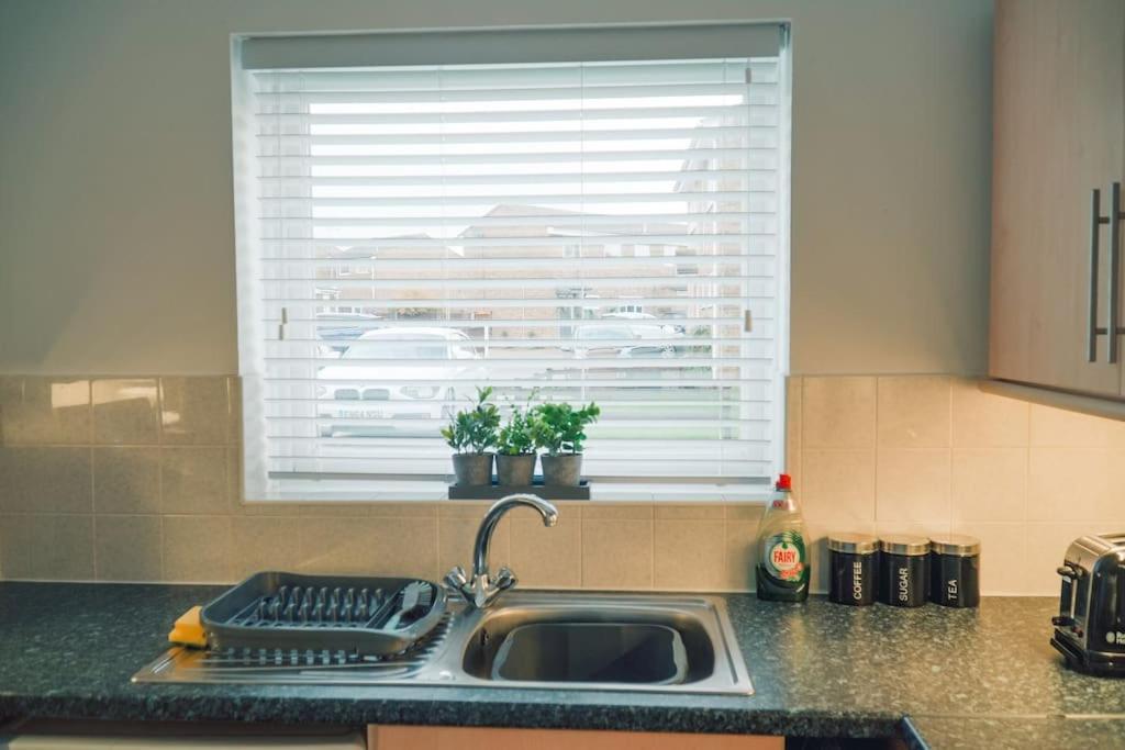 Modern 2 Bed Apartment Near City Centre Chelmsford Dış mekan fotoğraf